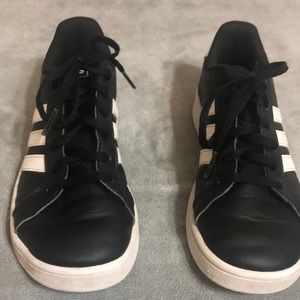Adidas old school tennis shoes